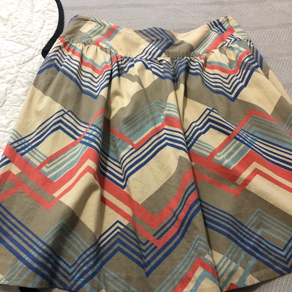 Cute Chevron print skirt - Picture 3 of 4